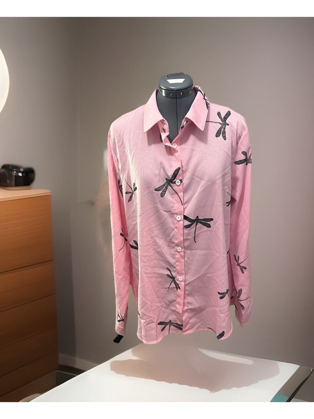 Cute Women’s Dragonfly Blouse. Size XXLg.